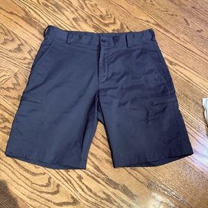 Men’s Nike flat front cargo golf shorts size 30”